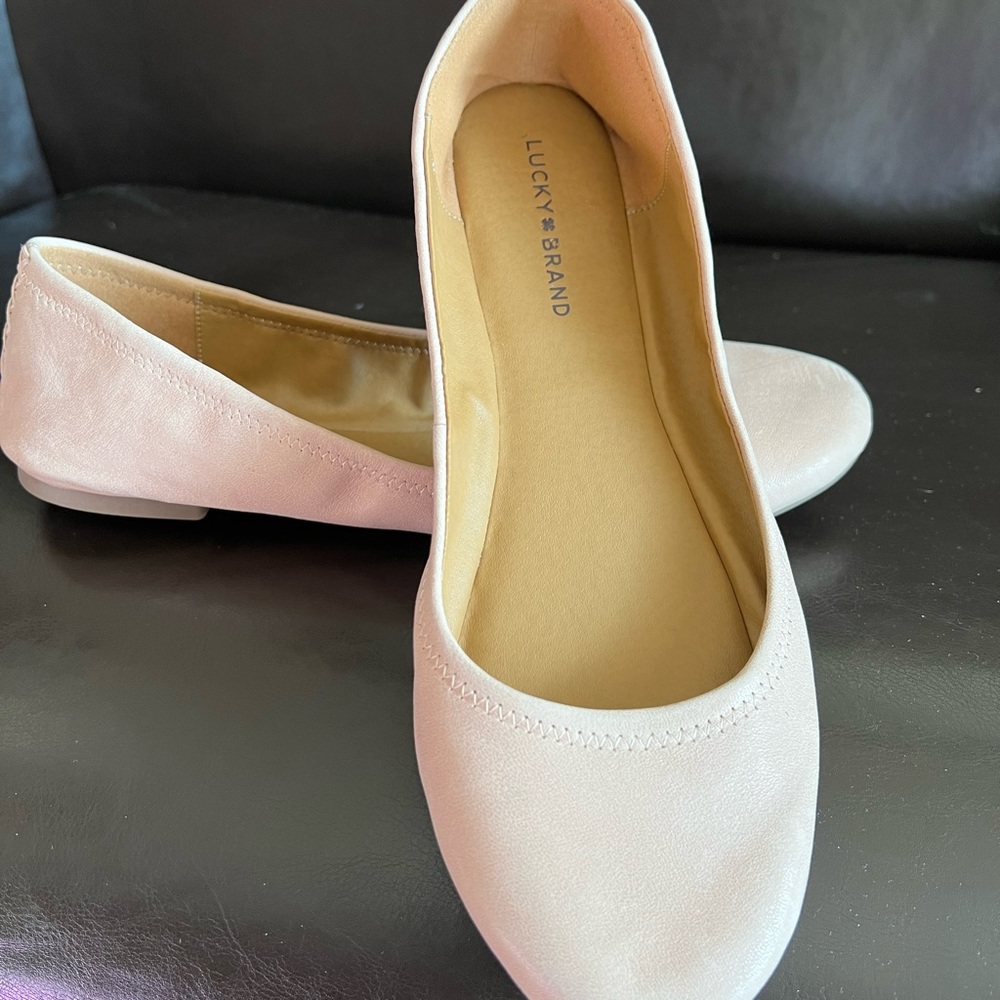 Women’s Lucky Brand flat (light pink). OBO. Size 10.